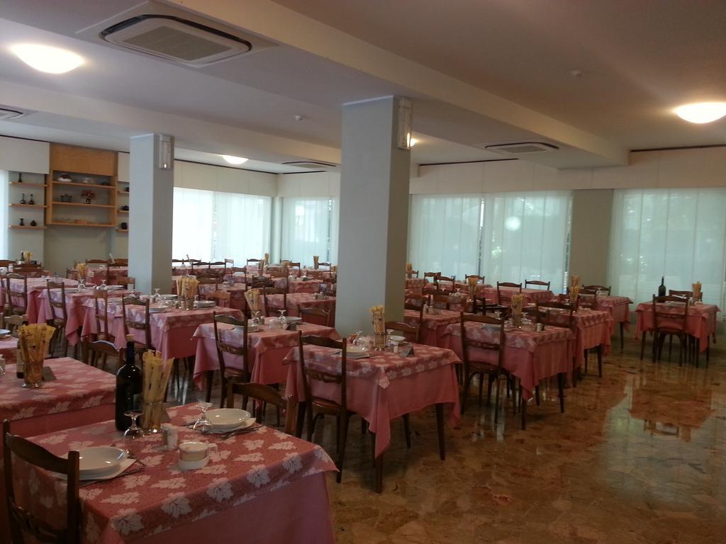 Hotel Irene Riccione Extérieur photo